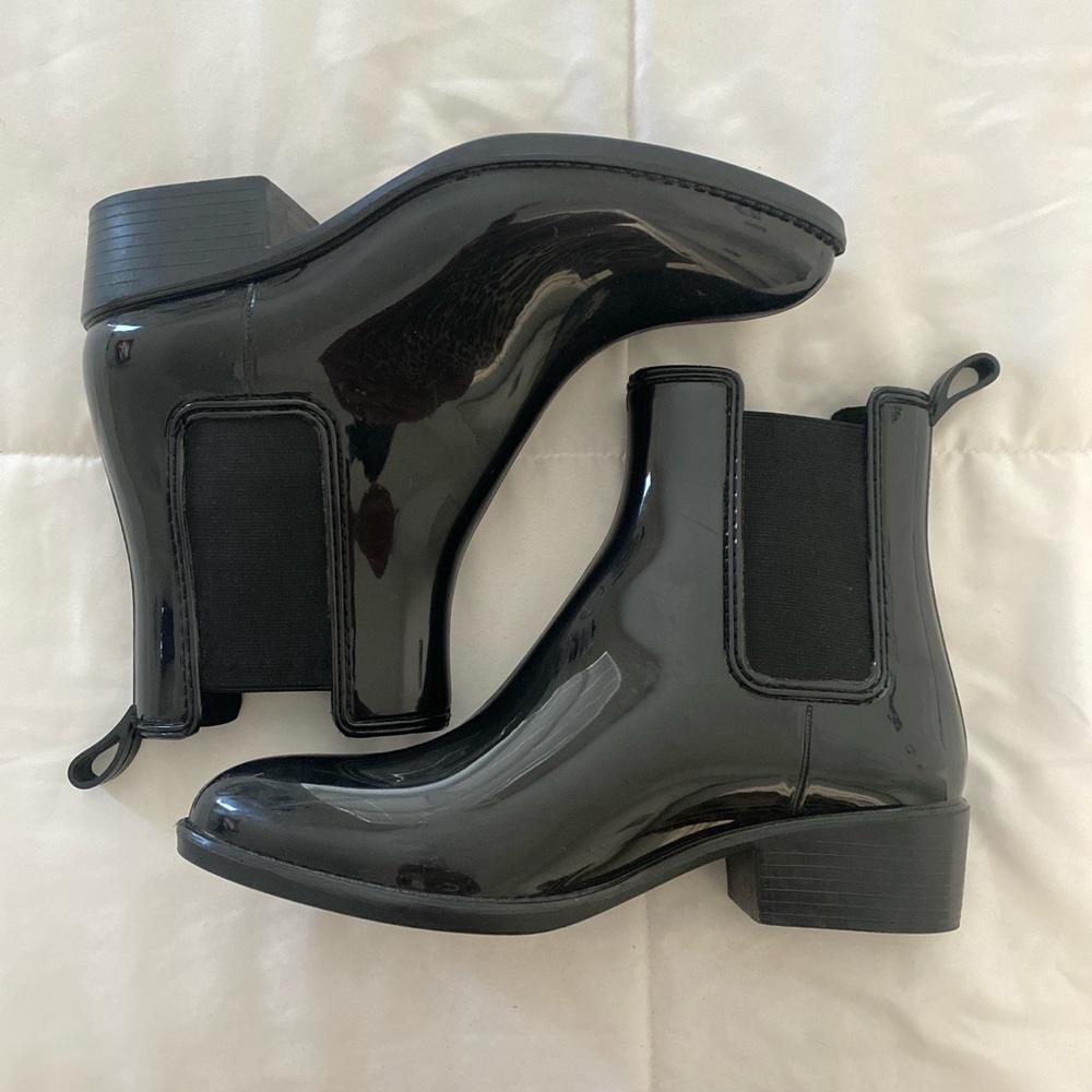 women’s jeffrey campbell chelsea rain boots. size 9